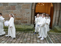 Feier der 1. Heiligen Kommunion in Sankt Crescentius (Foto: Karl-Franz Thiede)